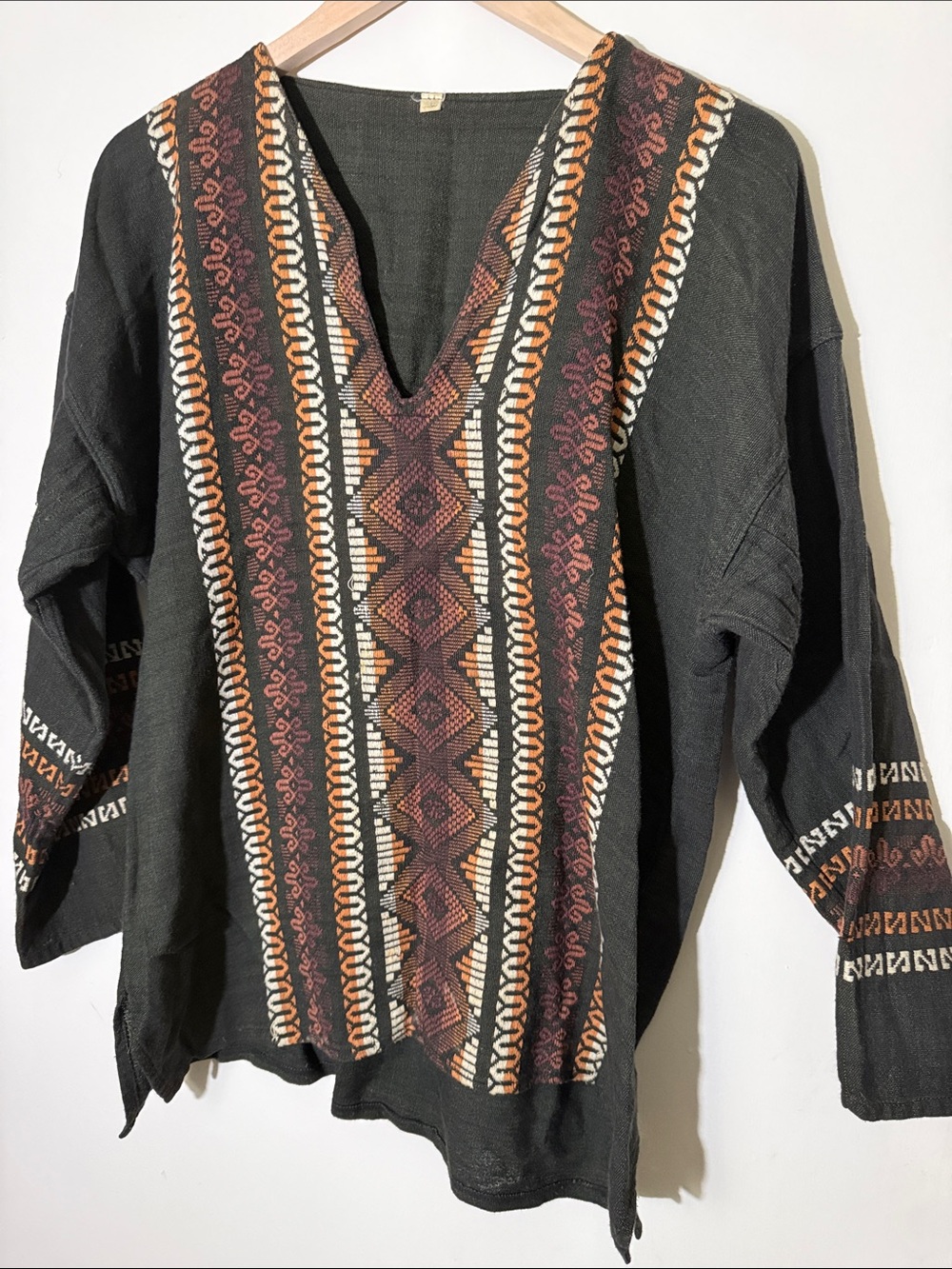 Source Unknown Black Pullover with Rust and Cream Geometric Trim